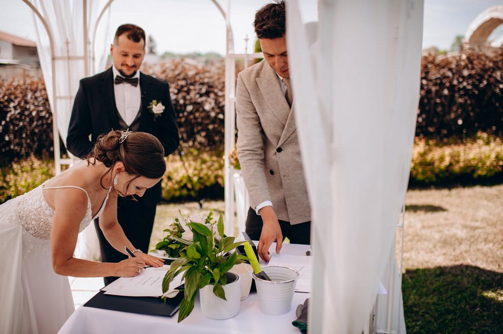 Ceremonia Humanistyczna podpis na akcie ślubu dokumenty do ślubu humanistycznego Ceremonia Humanistyczna podpis na akcie ślubu dokumenty do ślubu humanistycznego