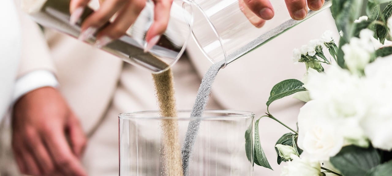 ślub humanistyczny Kraków - rytuał mieszania piasków