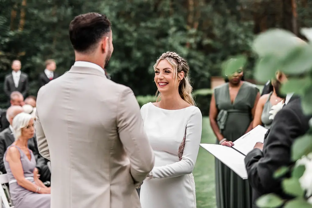 czym się różni ślub symboliczny i humanistyczny, oprawa ceremonii plenerowych