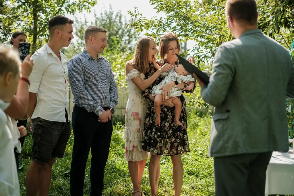 na czym polega ceremonia nadania imienia i czy warto ja zorganizować zamiast chrztu