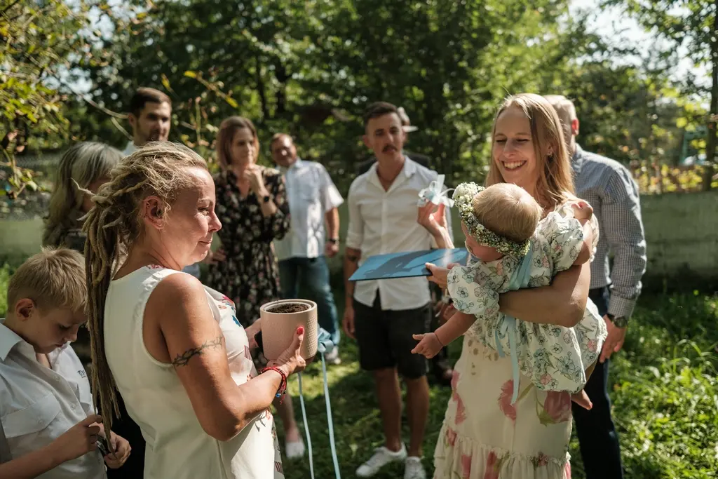na czym polegają rytuały symboliczne podczas ceremonii nadania imienia