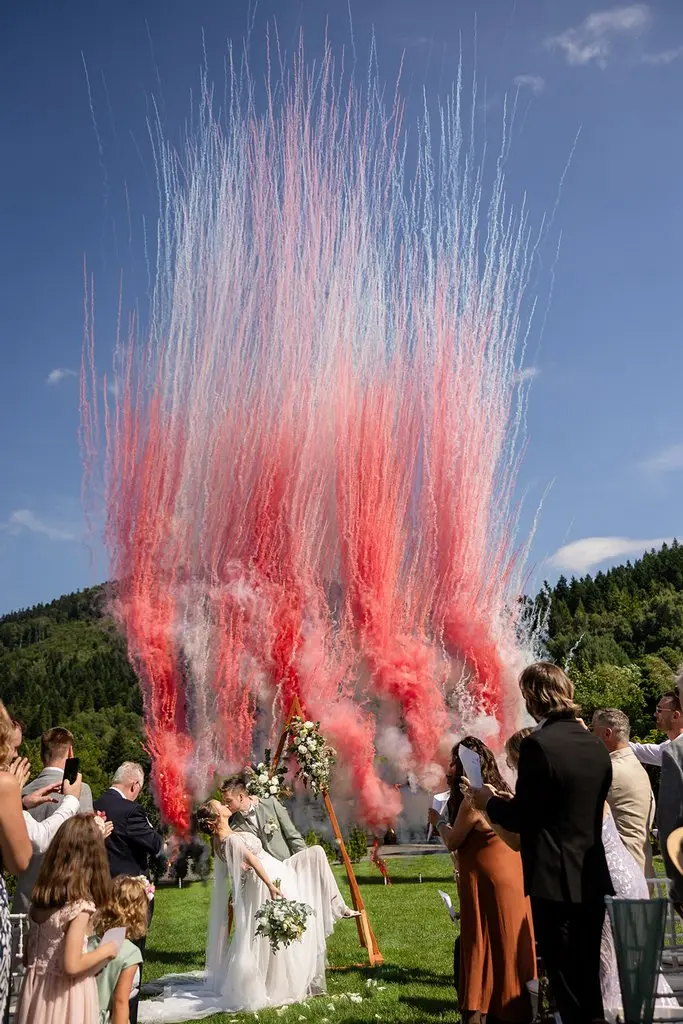 oprawa ślubu humanistycznego w plenerze, efekt wow podczas ceremonii plenerowej