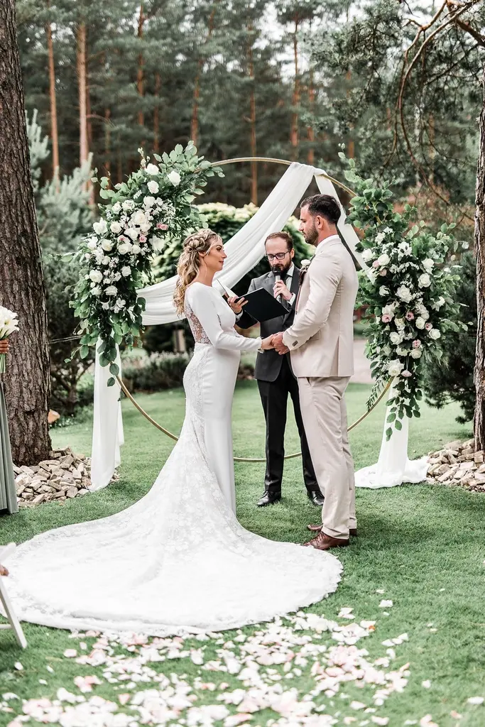 oprawa ślubu symbolicznego, przemowa mistrza ceremonii podczas ślubu plenerowego