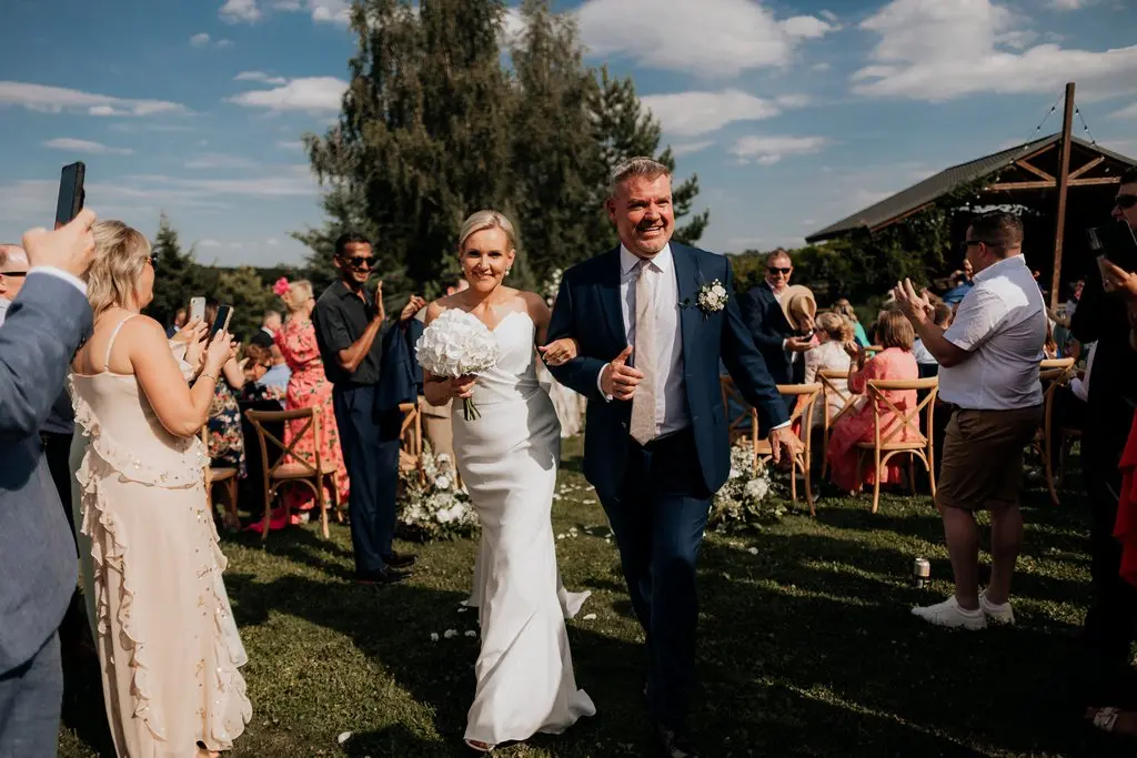 plenerowa ceremonia humanistyczna w Dworzyszcze Wola pod Krakowem, Para Młoda po ślubie