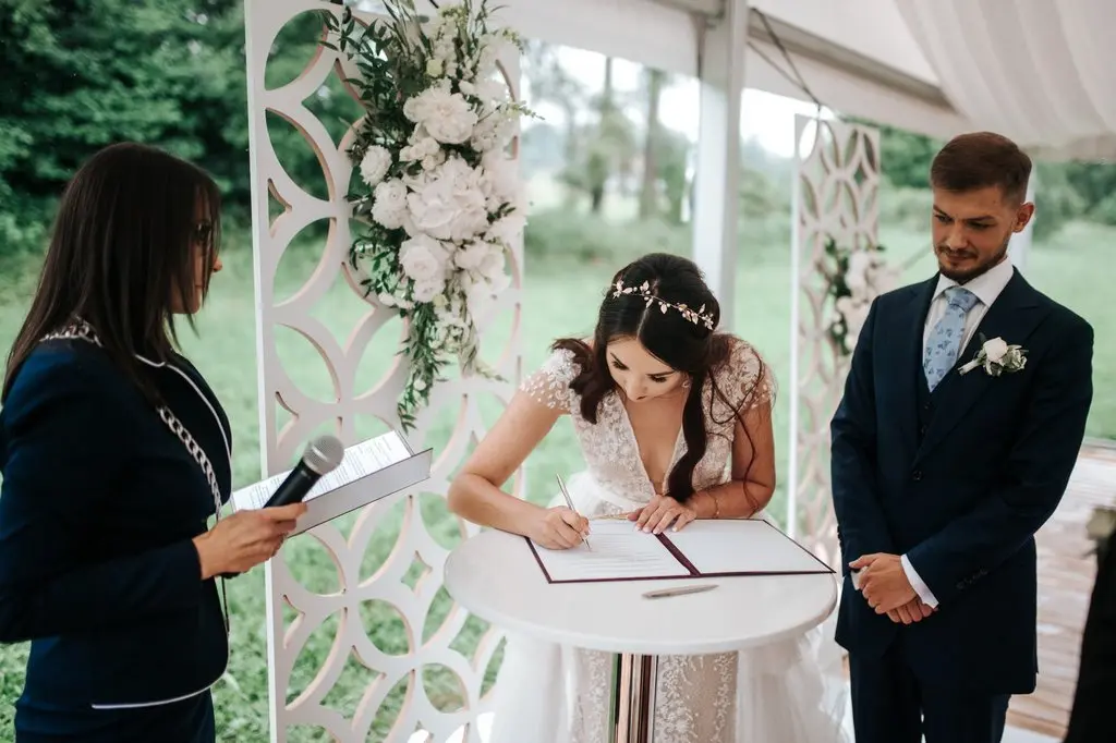 ślub cywilny w plenerze, połączenie ślubu cywilnego z ceremonią humanistyczną, dokumenty do ślubu