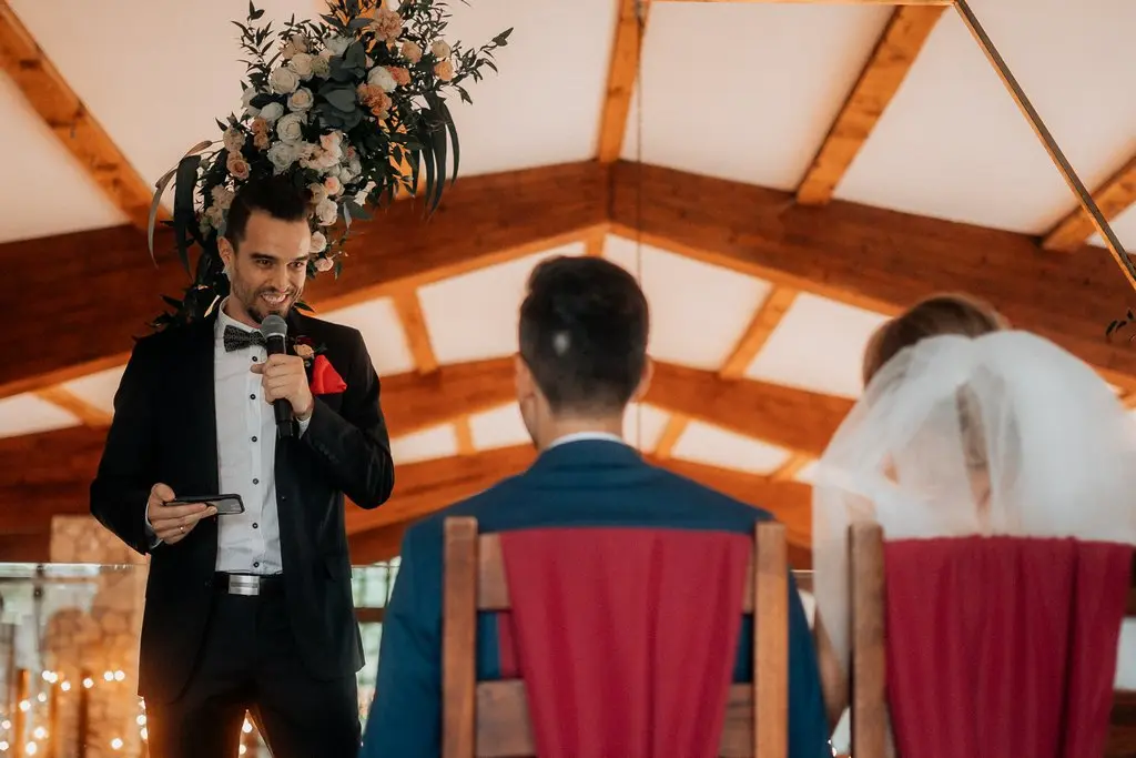 ślub humanistyczny na sali weselnej, przemowy na ślubie